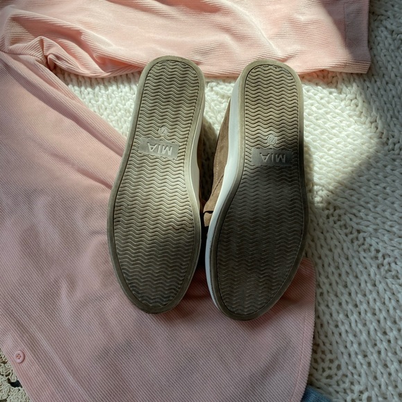 MIA sneakers! - Picture 9 of 9